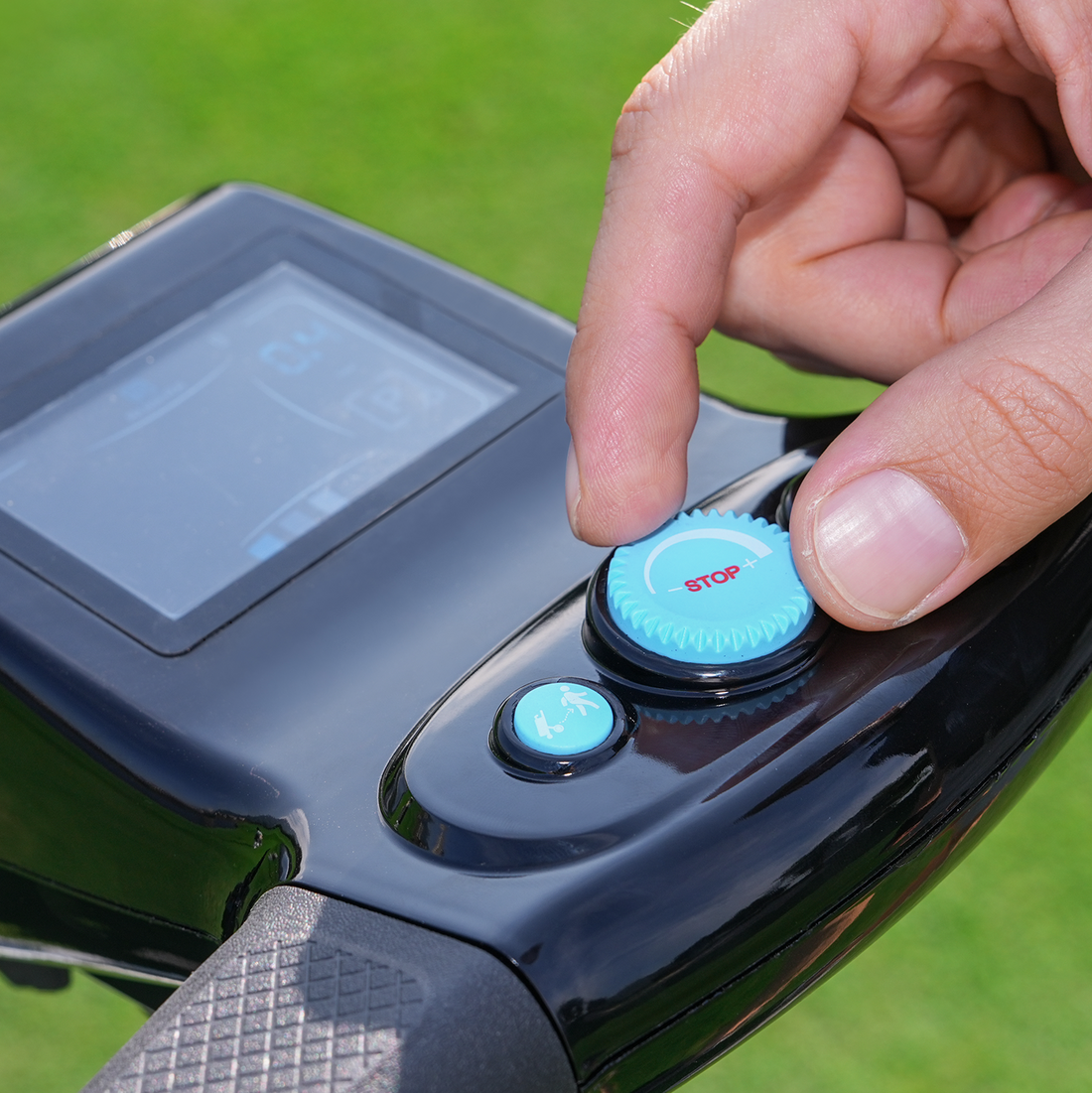 You can adjust the speed in gears ranging from 1 to 9, making it easier for golfers to maneuver the golf buggy.